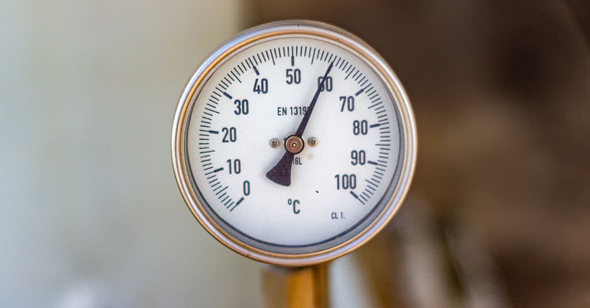 Analogue temperature gauge showing approximately 60 degrees Celsius.