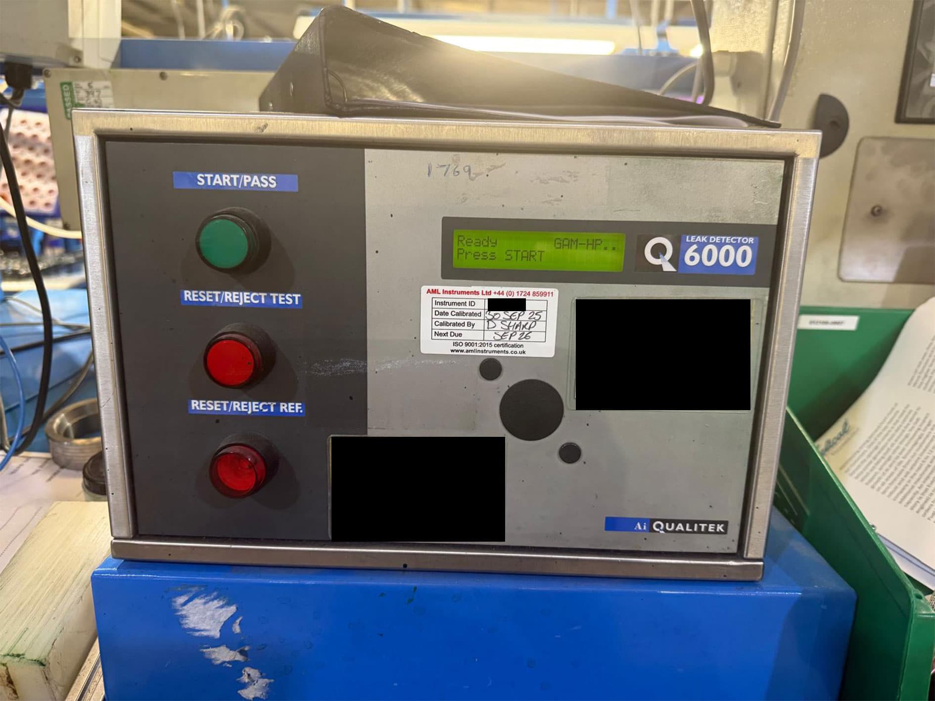 Qualitek 6000 leak detector with illuminated Ready display, start and reset buttons, and calibration identification label.