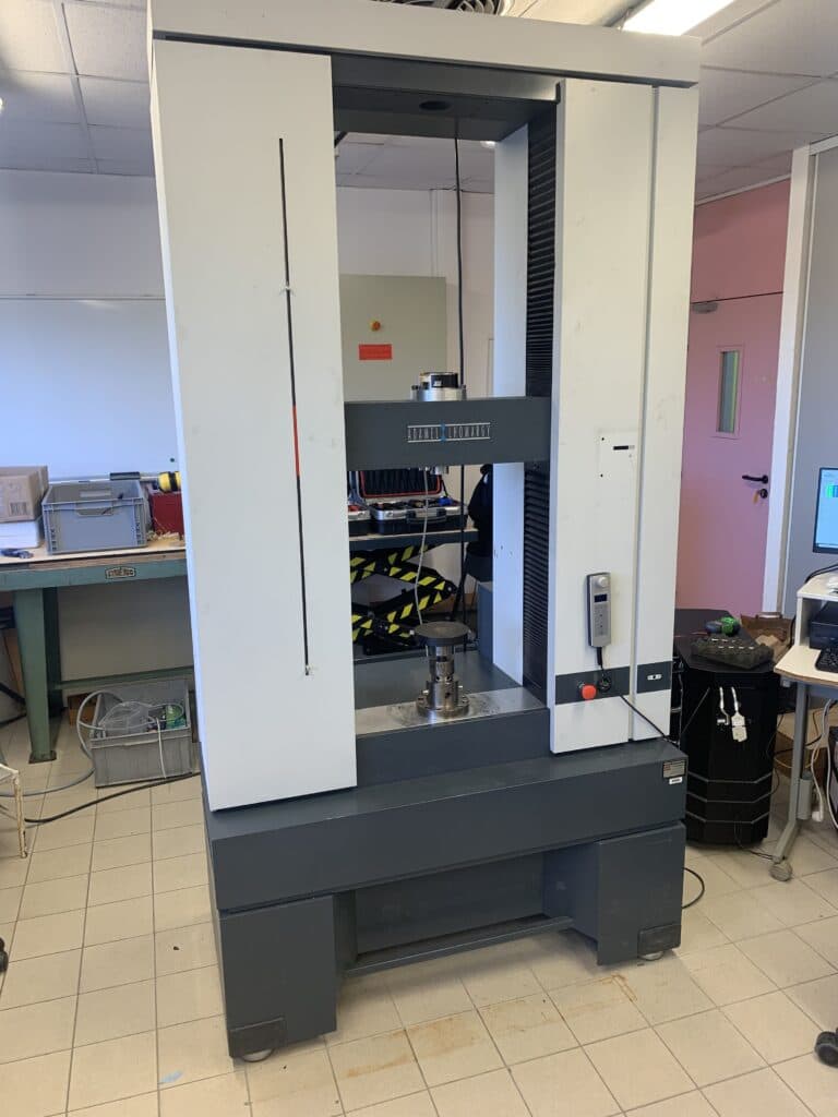 Retrofitted heavy-duty materials testing machine with modern control and measurement equipment.